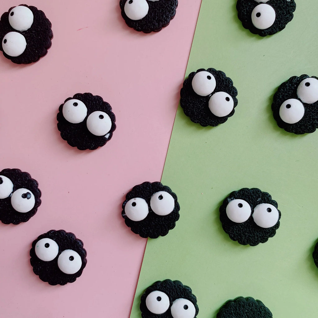 100pcs New Cute Resin Mini Black Eyes Monster Flat Back Cabochon Scrapbook Kawaii DIY Nail Craft Embellishments Accessories