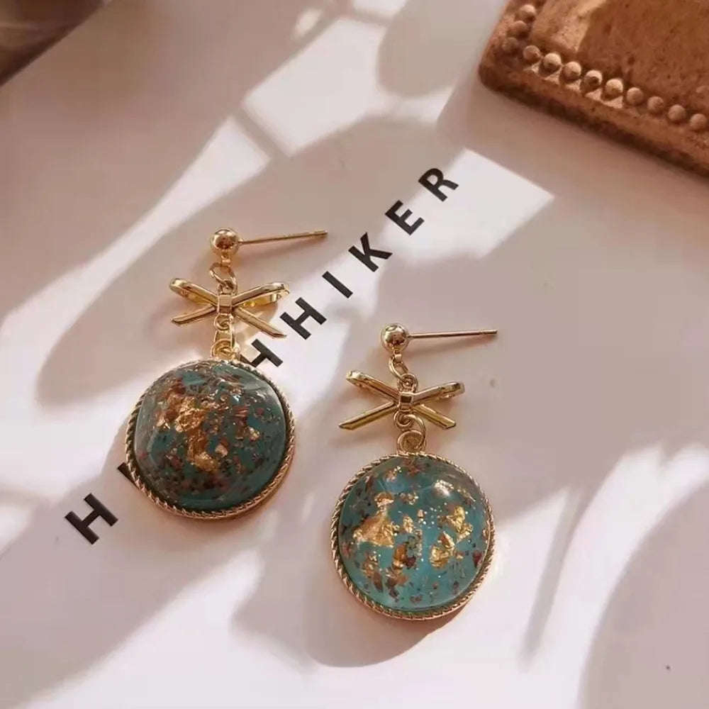 100Sheets Imitation Gold Foil Paper Leaf Gilding Epoxy Resin Fillings for DIY Epoxy Resin Mold Crafts Nail Art Home Decorations