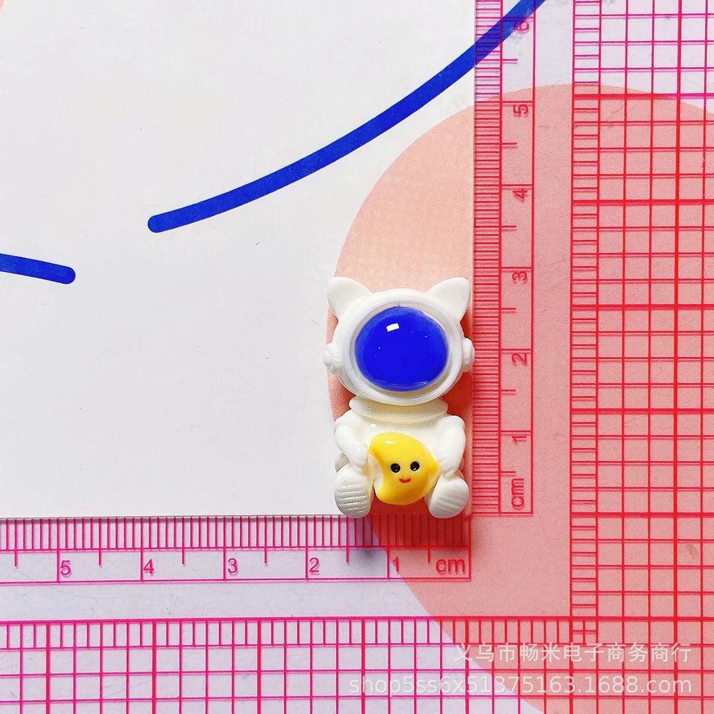 100Pcs Shiny Cartoon Astronaut Flatback Resin Spaceman Cabochons Scrapbook Crafts DIY Jewelry Decor Making Accessories