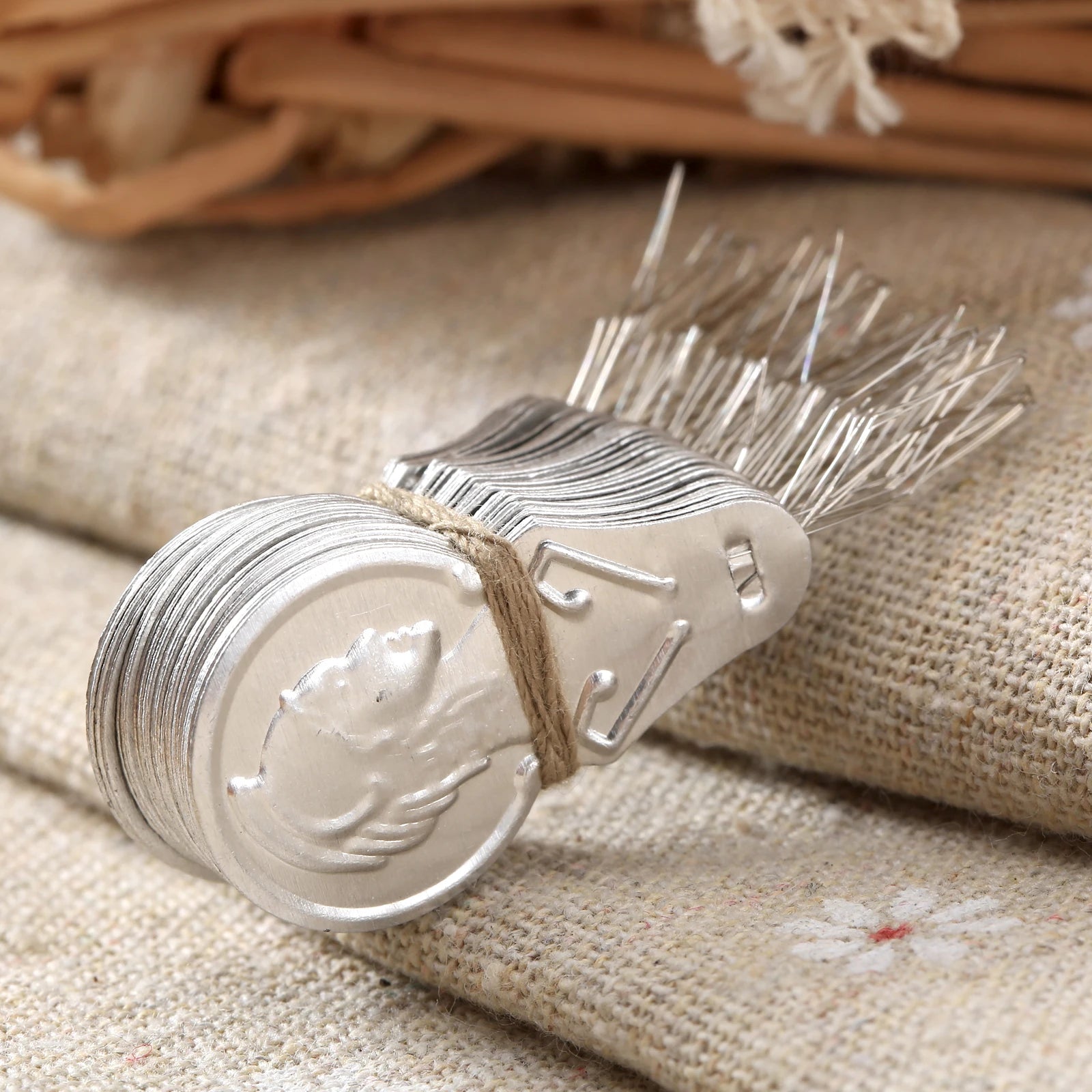 50Pcs Bow Wire Needle Threader Stitch Insertion Tool Hand Machine Sewing Cross-stitch Crafts DIY Simple Sewing Needle Threader