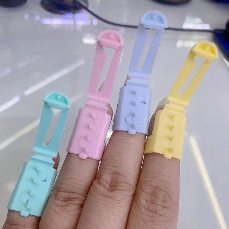 1pcs Yarn Guide Finger Holders Knitting Thimble Loop Crochet Ring Crafts Sewing Accessories Tool DIY Wear Thread Ring Helper