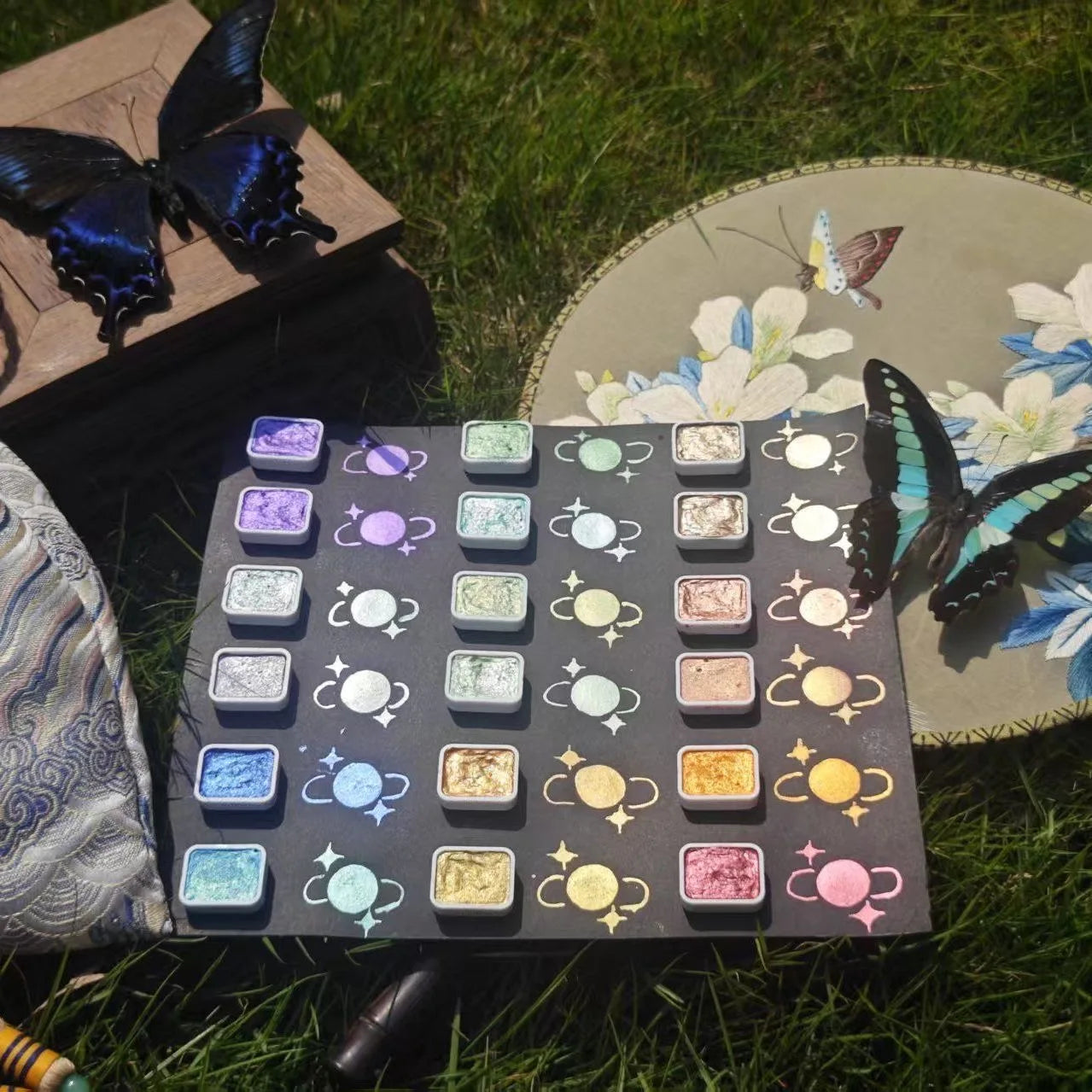 32-Color Metallic Paint Collection – Fresh Pastels to Deep Retro Shades, Bring Luster to Every Unique Artistic Expression