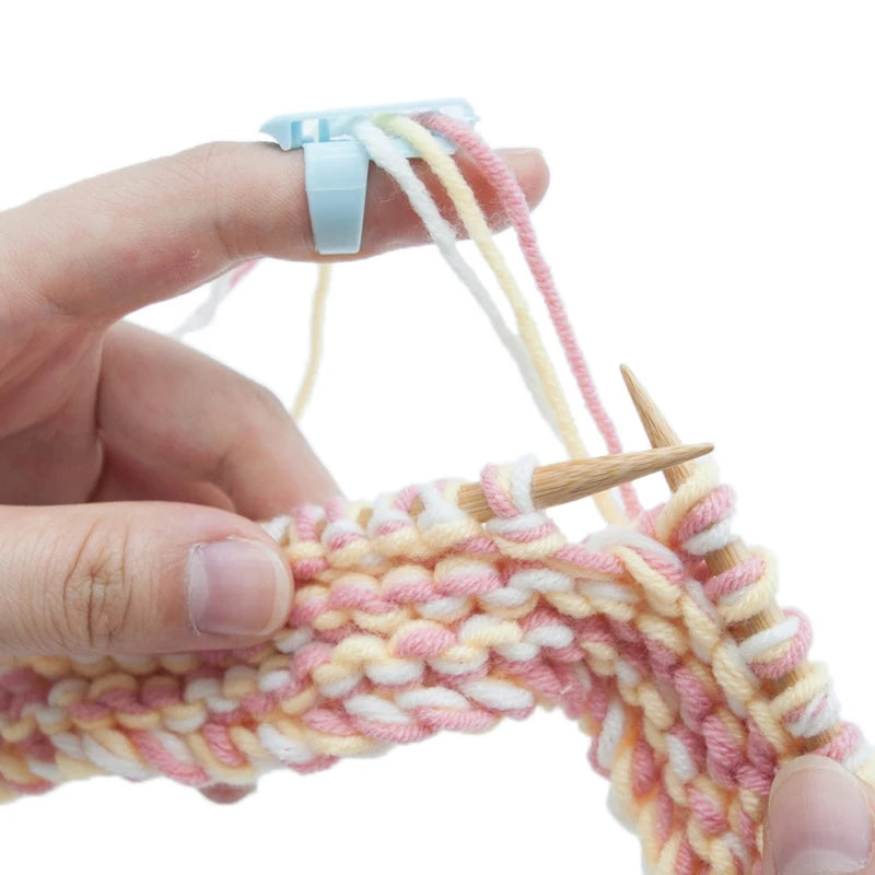 1pcs Yarn Guide Finger Holders Knitting Thimble Loop Crochet Ring Crafts Sewing Accessories Tool DIY Wear Thread Ring Helper