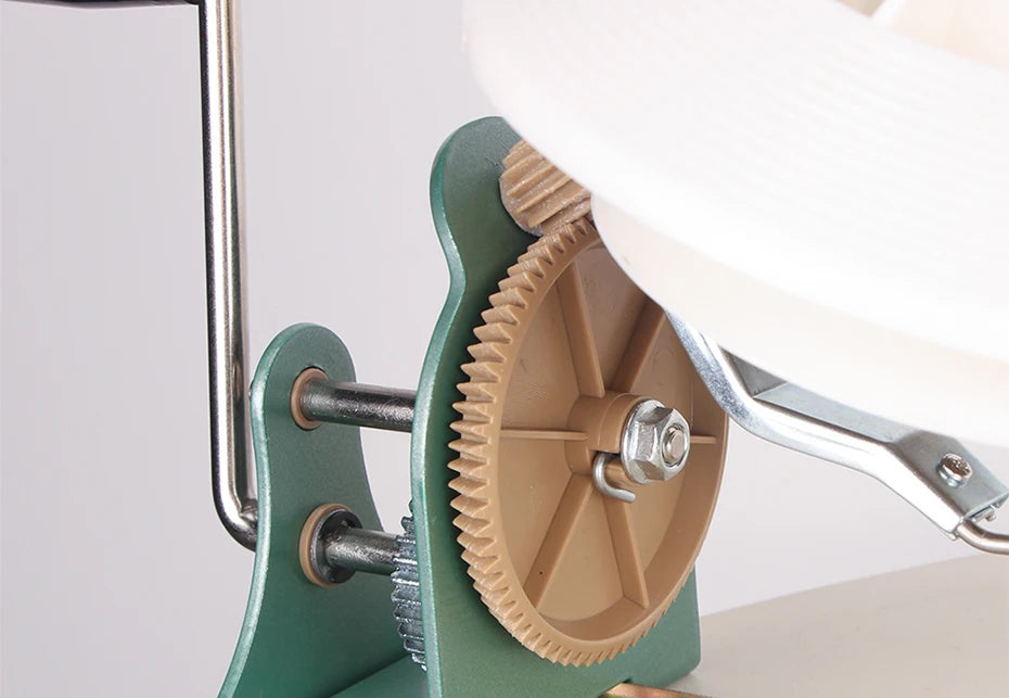 Hand Operated Winding Machine Machine Yarn Ball Winder Hand Operated Easy to Set Up and Use Sturdy with Metal Handle And
