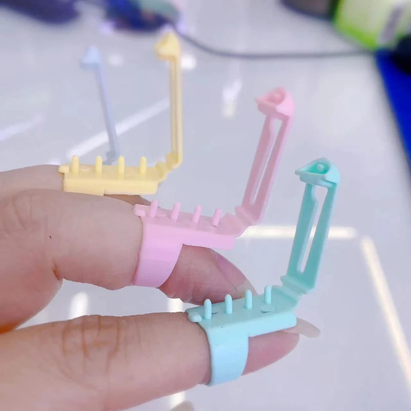 1pcs Yarn Guide Finger Holders Knitting Thimble Loop Crochet Ring Crafts Sewing Accessories Tool DIY Wear Thread Ring Helper