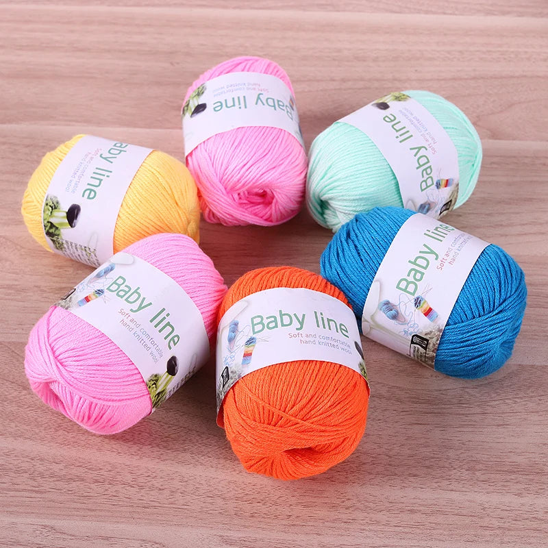 200g 6 Strands of Medium Thick Handmade DIY Knitted Soft Yarn Balls for Making Sweaters, Hats, Scarves, Gloves, Yarn Shoes, Soft Yarn Balls, 1 Piece = 4 Balls = 200 Grams