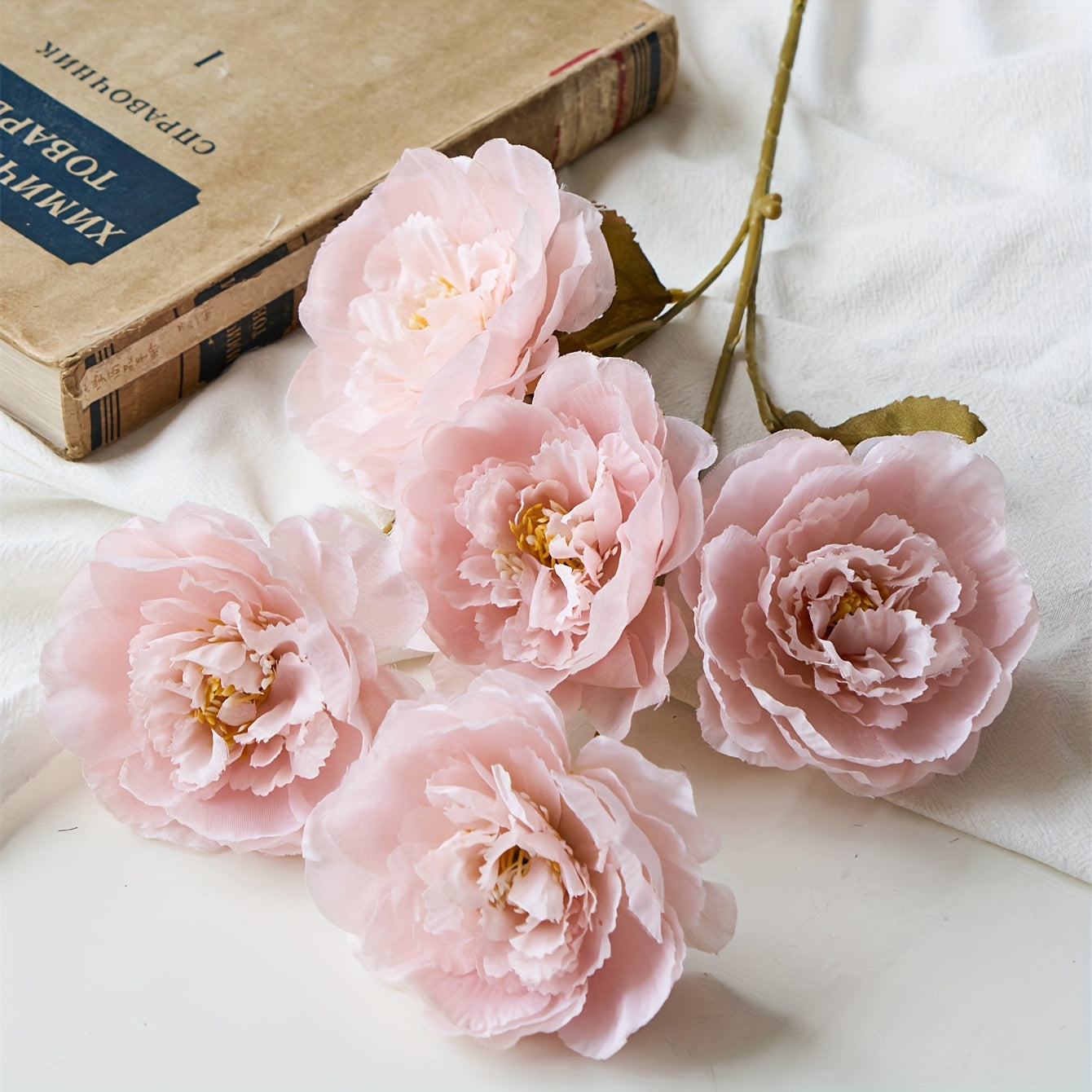 2pcs Artificial Flower Bouquet, 5 Heads Faux Snow Lotus Flower, Premium Oxidation Resistance Flower, Wedding Engagement Birthday Bridal Shower Party Decor, Table Centerpiece Arrangement, Home Office Decor Celebration Décor,